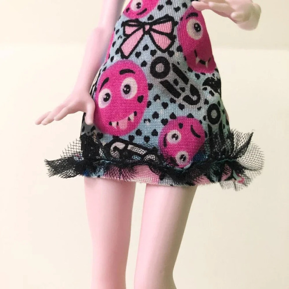 Monster High Draculaura Emoji Dress Doll - Picture 12 of 16
